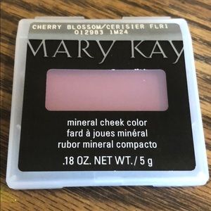 Mary Kay mineral cheek color in Cherry Blossom